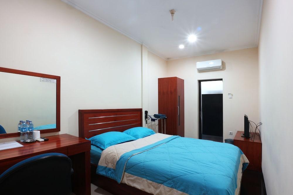 Fontana Residencia Wisma tamu
