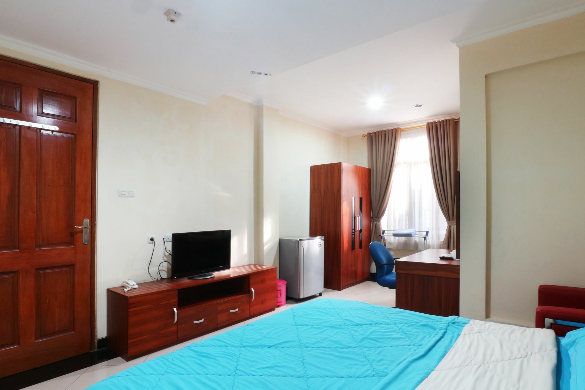 Fontana Residencia Wisma tamu